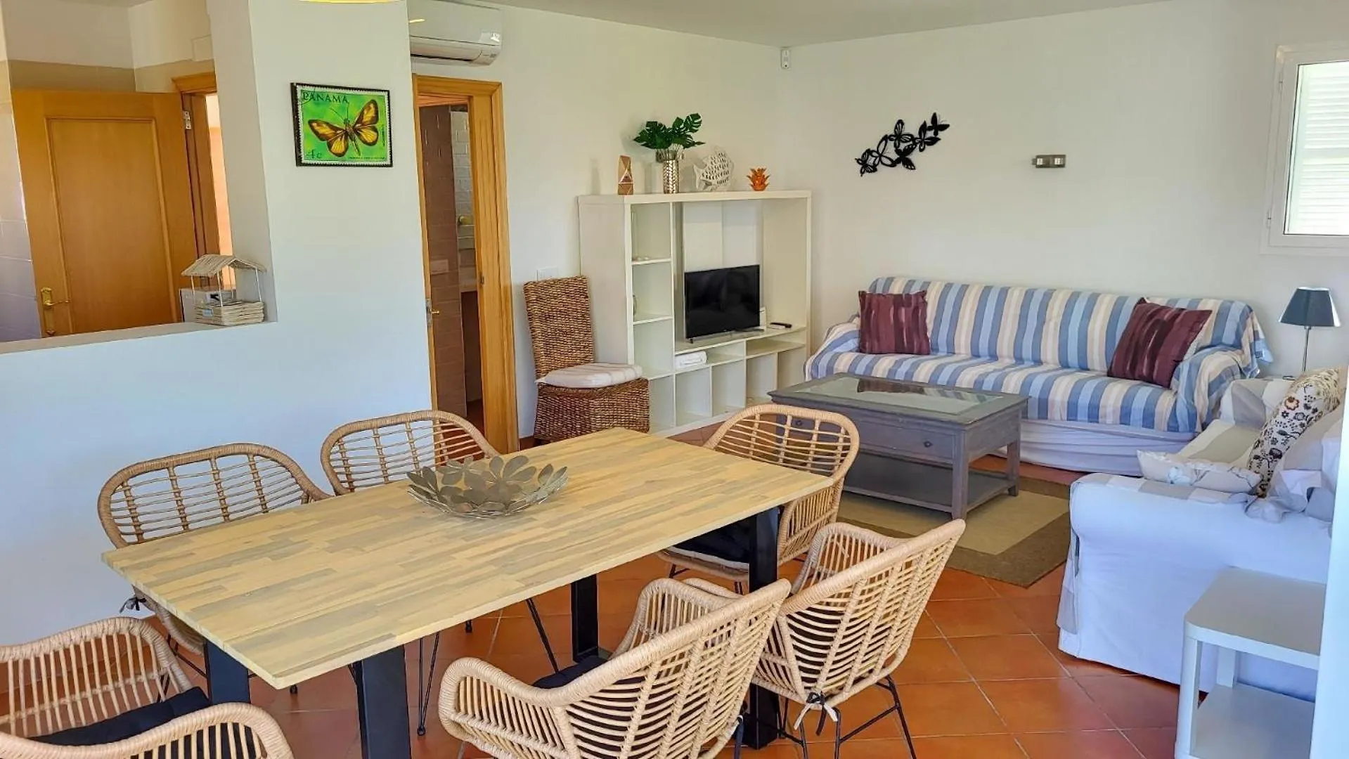 Strandhaus In Playa De Muro Fuer 12 Personen 度假居