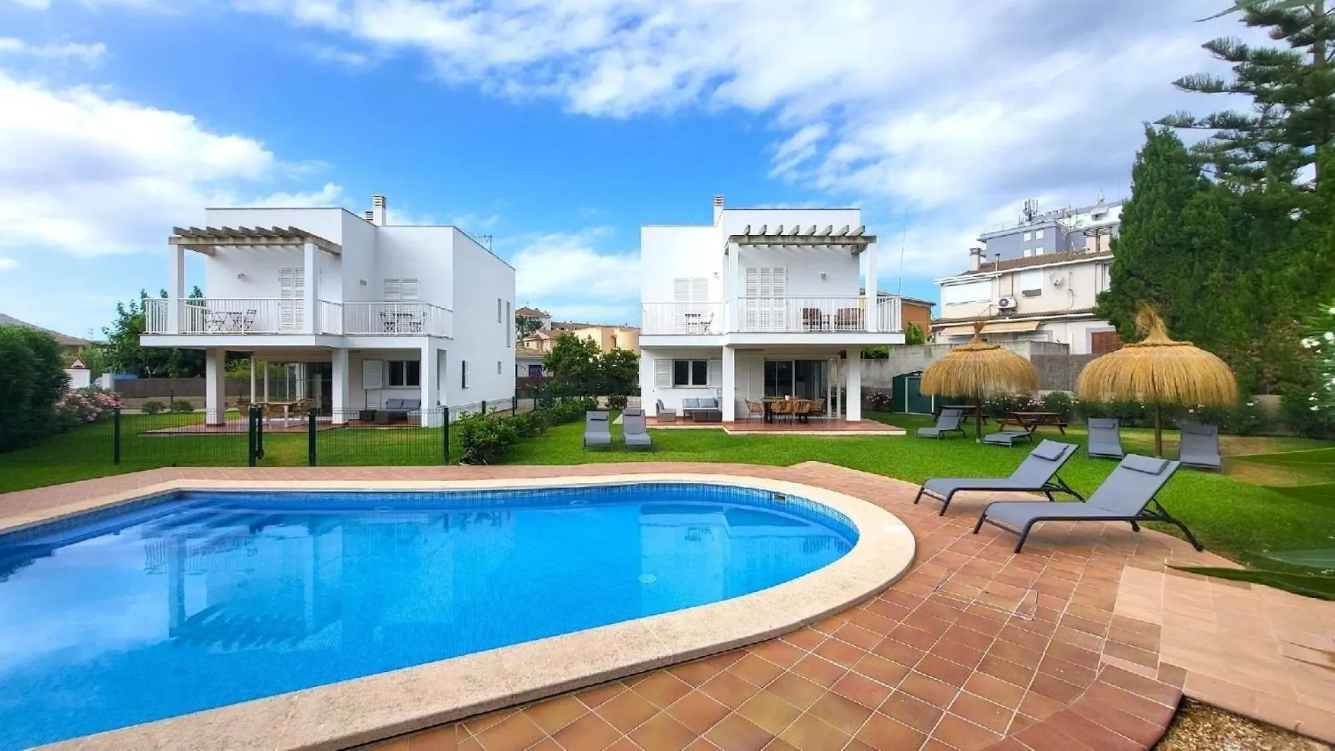 בית נופש Strandhaus In Playa De Muro Fuer 12 Personen