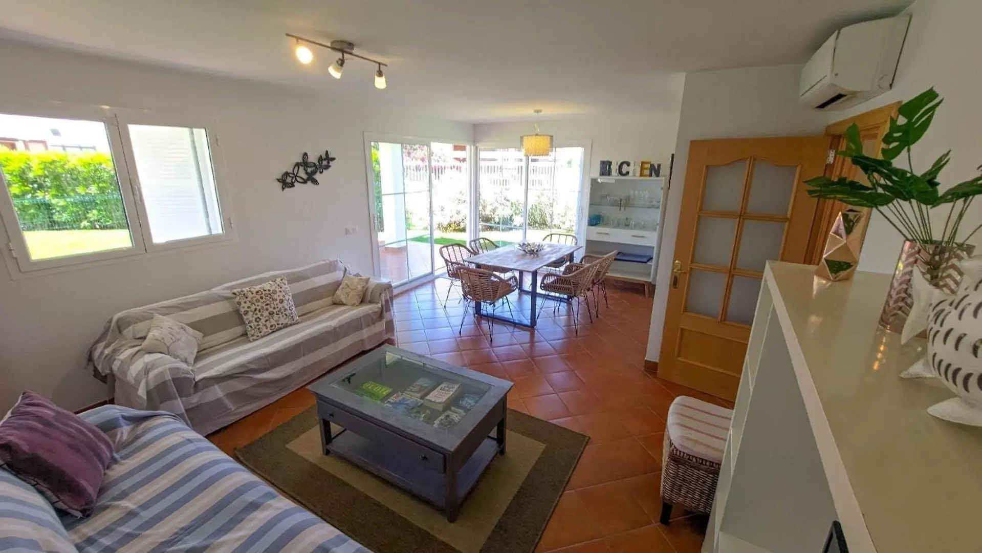 בית נופש Strandhaus In Playa De Muro Fuer 12 Personen